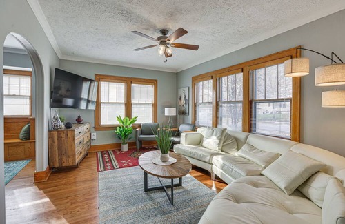 Aksarben - Elmwood Park House | Pet-Friendly Omaha Vacation Rental with Deck!