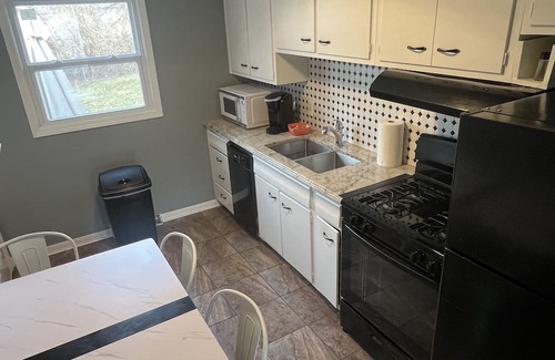 Shawnee House | Cozy two bedroom home near downtown Shawnee