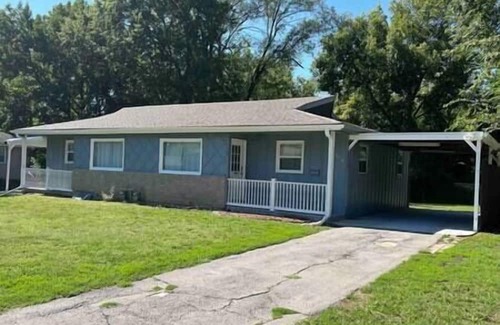 Shawnee House | Cozy two bedroom home near downtown Shawnee