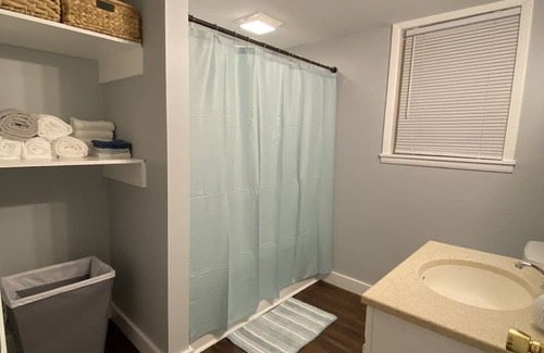 Charlotte Park House | 2 bed 1 bath in Charlotte Park, West Nashville. Pet Friendly!