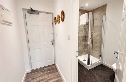 Liverpool City Centre Apartment | 1.2km from the city centre! & Liverpool John Lennon Airport, 14 km away.