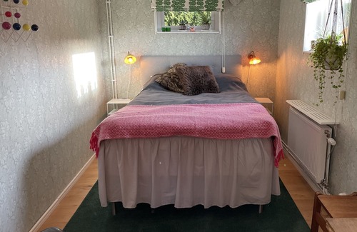 Enskede Apartment | Cosy basement flat in the heart of Tallkrogen - your perfect Stockholm oasis