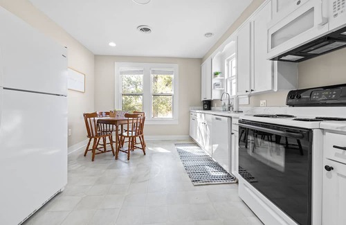 Pineville Apartment | Remodeled Historical Apt with comfortable furnishings. Safe, convenient area