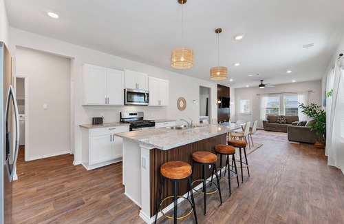 San Antonio House | NEW Private Queen BR w/ dedicated workstation