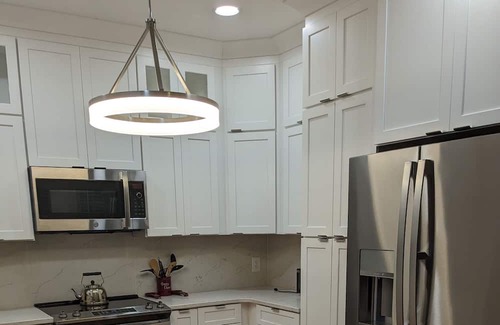 St. James House | Completely renovated charming cottage style home - pet friendly!