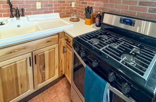 Taos House | Cozy South West Charm, Pet Friendly Home
