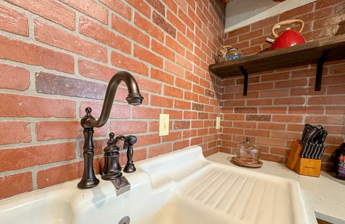 Taos House | Cozy South West Charm, Pet Friendly Home