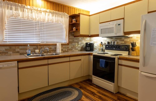 Bell Cabin | Charming Cabin w/ Dock on the Suwannee River