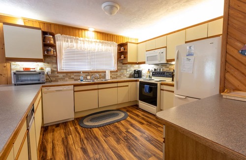 Bell Cabin | Charming Cabin w/ Dock on the Suwannee River