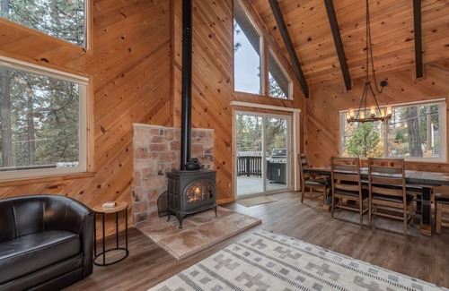 Glencoe Cabin | Country Club Chalet- Free Lake Access, EV Charger