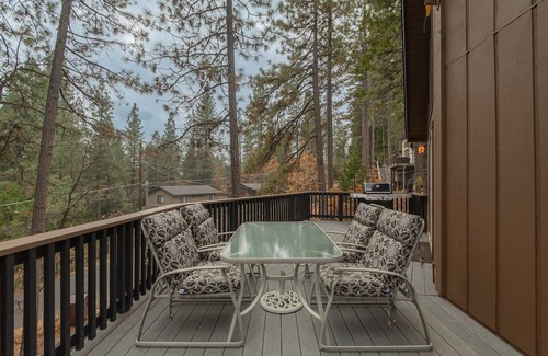 Glencoe Cabin | Country Club Chalet- Free Lake Access, EV Charger