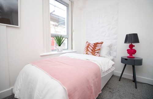 Bristol Old City Apartment | City centre | Free Parking