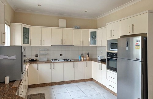Guildford House | Master Bedroom | Walk-in wardrobe | Balcony