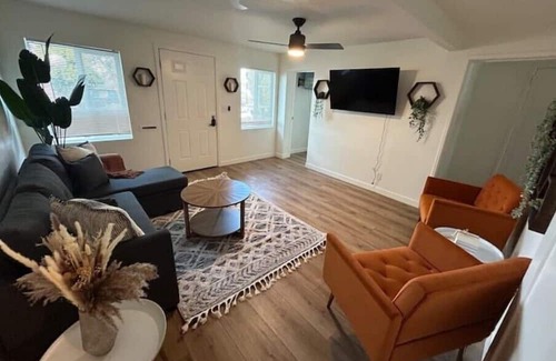 Lincoln Acres House | Peaceful Cottage near San Diego w/ WD