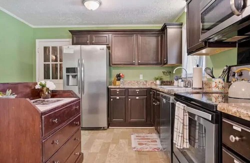 South View House | The Lexington Farmhouse -New Listing!