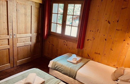 Les Prodains Ski Chalet | Charming property in a quiet hamlet near to the Prodain Express ski lift.