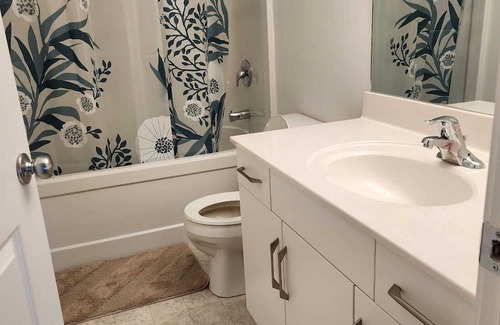 Winnipeg House | ChessKings Luxurious 4 Bedrooms in Sage Creek