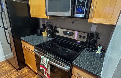 Downtown Richmond Apartment | The Sweet Spot w/City view/2bd 2bth/Parking/near VCU