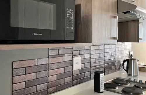 Greater Johannesburg Metropolitan Area Apartment | Classy 2 bedroom/ 2 bathroom high security apartment with uncapped wi-fi