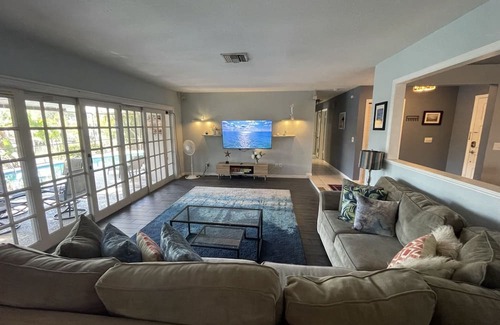 Bay Crest Park House | Bliss on the Bay – Weekly Winter Rates, Waterfront w/ Private Pool