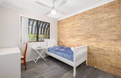 Labrador House | Tranquil 3BR Unit, Storyful Charm, Free Parking