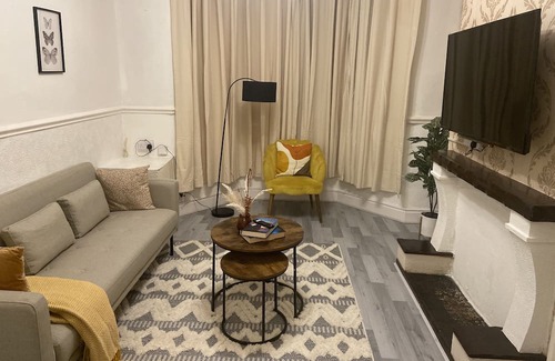 Liverpool House | Spacious 3 bedroom house close to Anfield and Liverpool Lime Street station