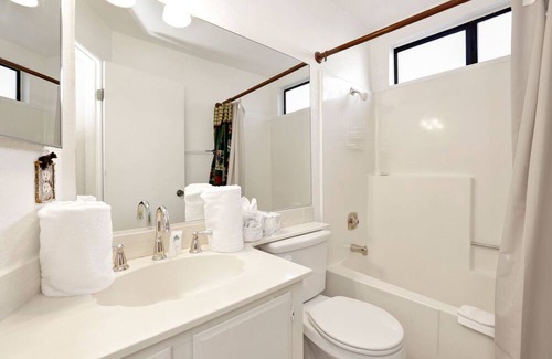 Boulder Bay Condo | Lakeside Retreat~Boulder Creek Walk to Lake Condo~