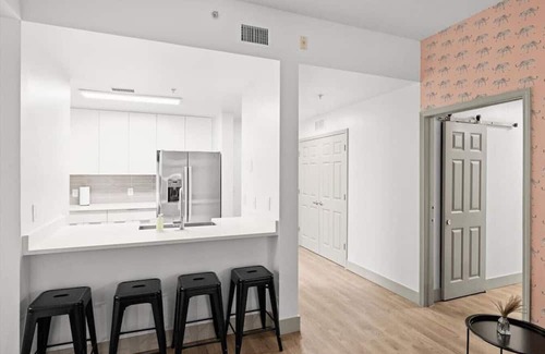 Charlotte Center City Apartment | Pink Apt - Walk Everywhere!