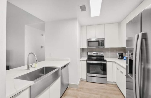 Charlotte Center City Apartment | Pink Apt - Walk Everywhere!