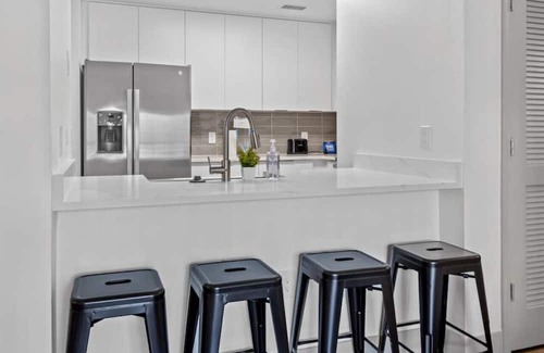 Charlotte Center City Apartment | 4BR Apt in Uptown - Balcony w/ City Views!