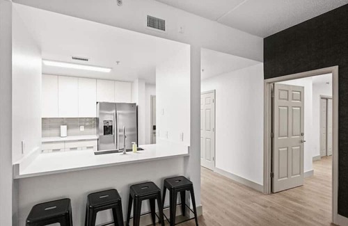 Charlotte Center City Apartment | Spacious Apt w/Pool Table