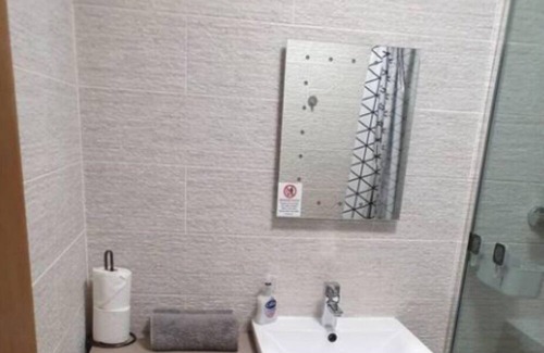 Leigh Apartment | Immaculate 2-Bed Apartment in Leigh