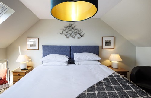 Stornoway Apartment | Park Suite 1 - up to four guests, close to Stornoway centre.
