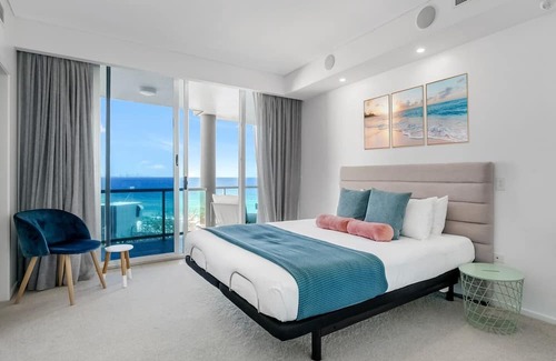 Coolangatta Apartment | Aqua La Vista A Dreamy Coastal Escape by the Beach