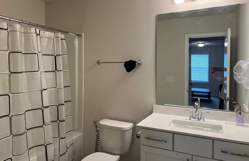 East Raleigh House | Close to Research Triangle, Wake Med, Duke Med, Airport & Downtown Raleigh.