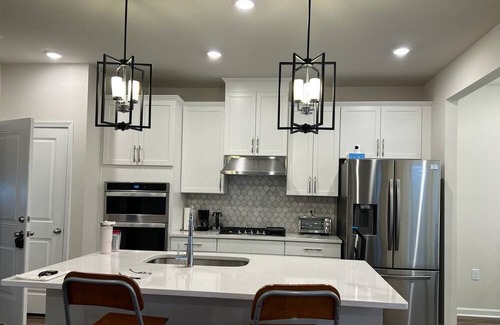 East Raleigh House | Close to Research Triangle, Wake Med, Duke Med, Airport & Downtown Raleigh.