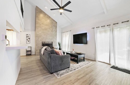 Stonehedge Estates House | Chic Home W Austin 5 min from dt