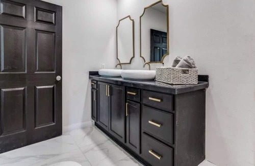 Oak Cliff House | Modern 3 Bedroom Home near bishop arts