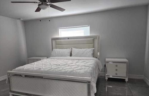 Harris Apartment | 3 Bedroom 747918 by Houzlet
