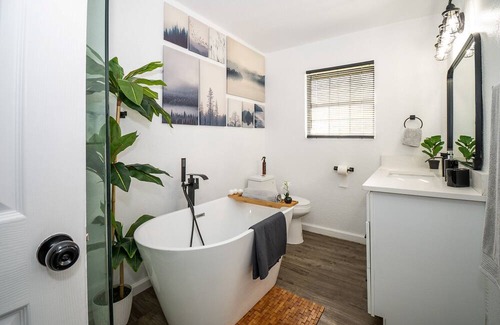Haltom City House | Treat yourself-home heart of DFW metroplex