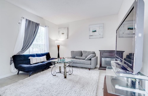 Sunset Ridge Apartment | 5 Bedroom 737521 by Houzlet