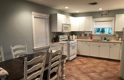 Stuart Apartment | 2 Bedroom 737085 by Houzlet