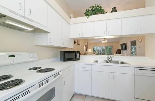 Park East Apartment | 2 Bedroom 737260 by Houzlet
