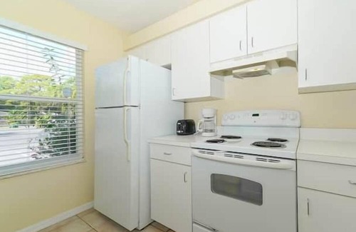 Park East Apartment | 2 Bedroom 737260 by Houzlet