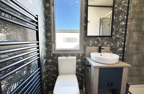 Newquay Ski Chalet | 14 Valley View is a gorgeous luxury 5 star lodge style caravan in Porth
