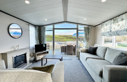 Newquay Ski Chalet | 14 Valley View is a gorgeous luxury 5 star lodge style caravan in Porth