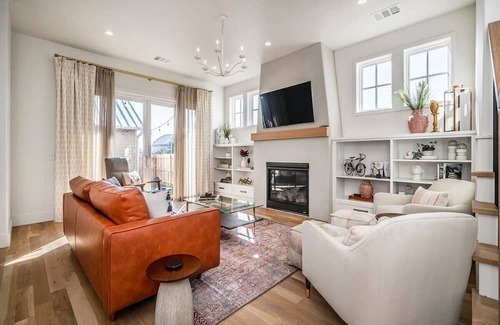 Central Oklahoma City House | Runway Urban Farmhouse - Comfort, Style & Convenience OKC