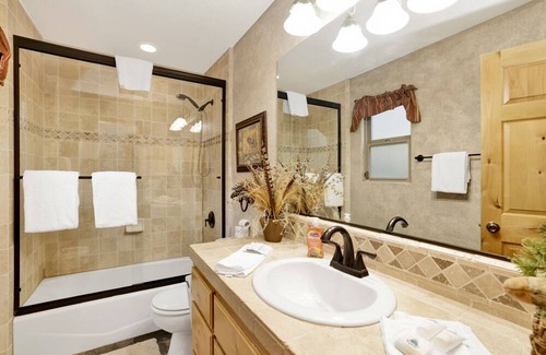 Castle Glen Estates Cabin | 2363-mountain Joy Lodge 4 Bedroom Cabin by RedAwning