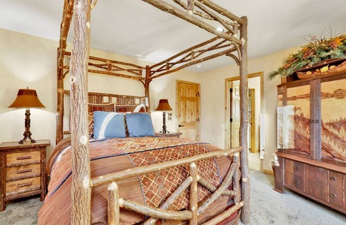 Castle Glen Estates Cabin | 2363-mountain Joy Lodge 4 Bedroom Cabin by RedAwning