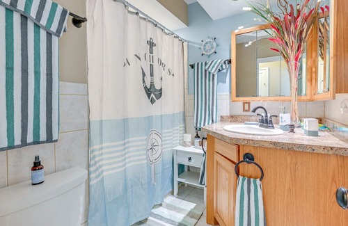 Wausau Cottage | Cozy Wausau Home w/ Fireplace & Hot Tub Access